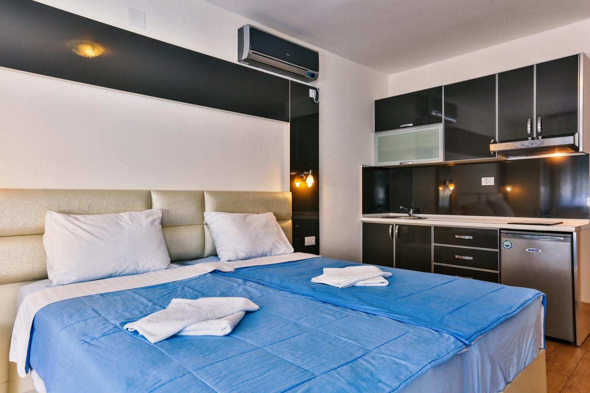 Villa Dvor Kornic Budva Habitación foto